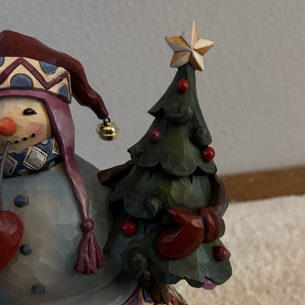 Jim Shore “ Be Cool” Festive Snowman with Tree - Picture 4 of 12